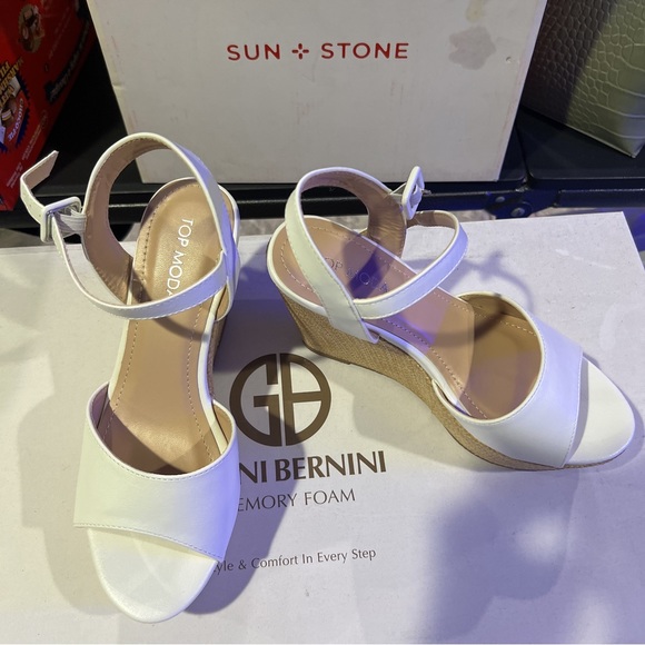 Top Moda Women Richie-1 Wedge Ankle Strap Sandal - Picture 1 of 5